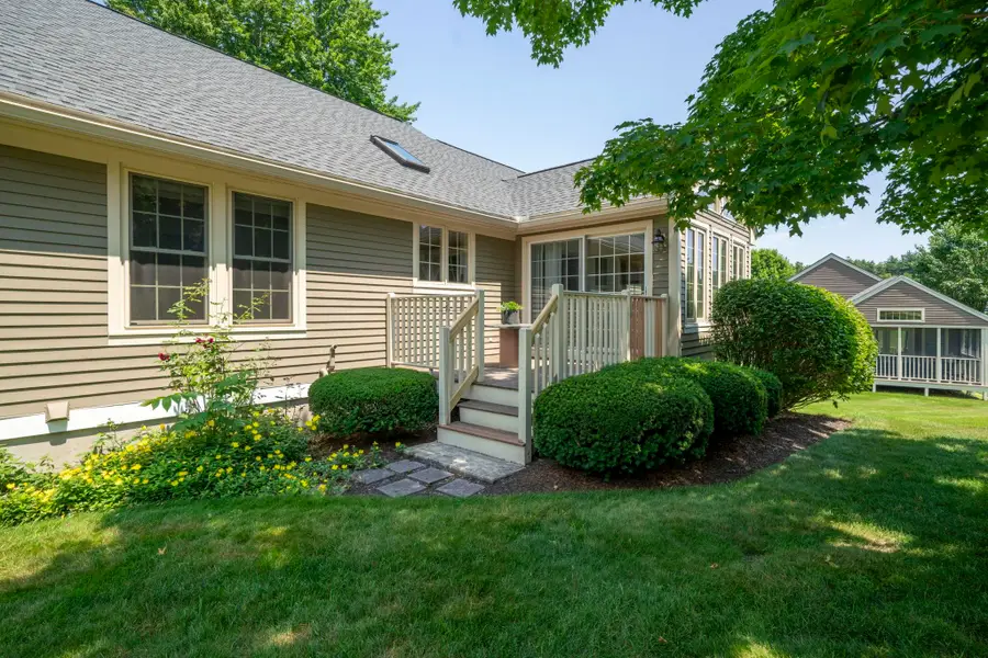 16 Spyglass point Circle, Bedford, NH 03110 - #3