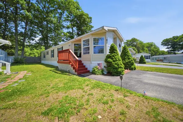 20 Black Forest Road, North Hampton, NH 03862