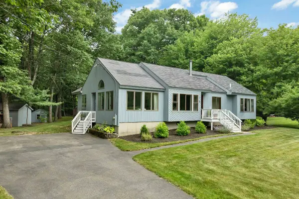 43 Redfield Circle, Derry, NH 03038
