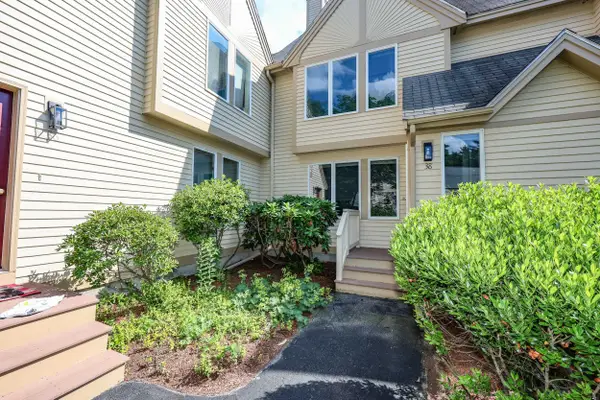 38 Dorchester Way #136, Nashua, NH 03064
