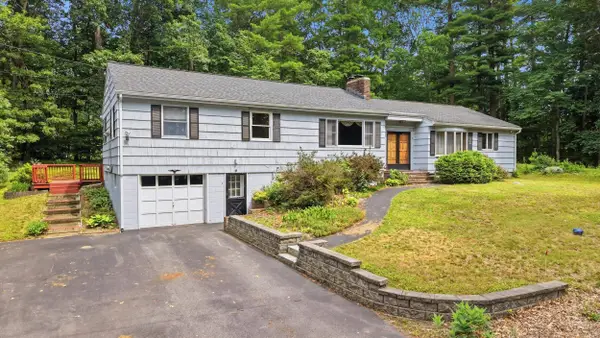 8 Escumbuit Road, Derry, NH 03038