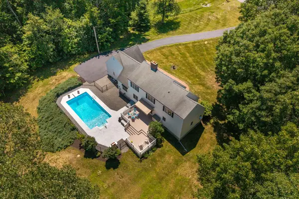 7 Bartlett Road, Stratham, NH 03885