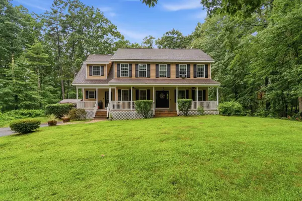 8 Tyler Drive, Londonderry, NH 03053
