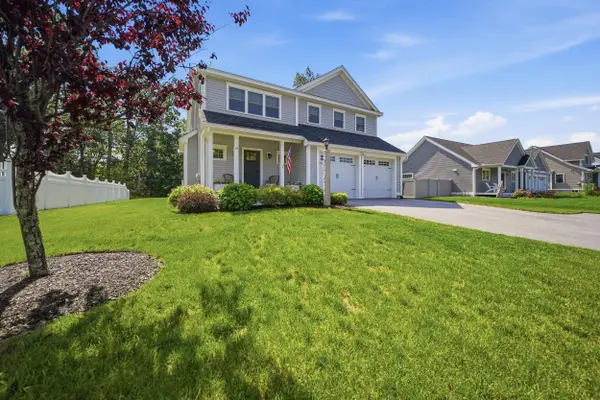 37 Clover Lane, Londonderry, NH 03053