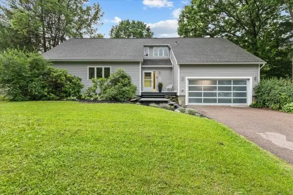 32 Tracy Lane, Shelburne, VT 05482