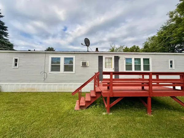 9 Billings Mobile Manor, Rutland City, VT 05701