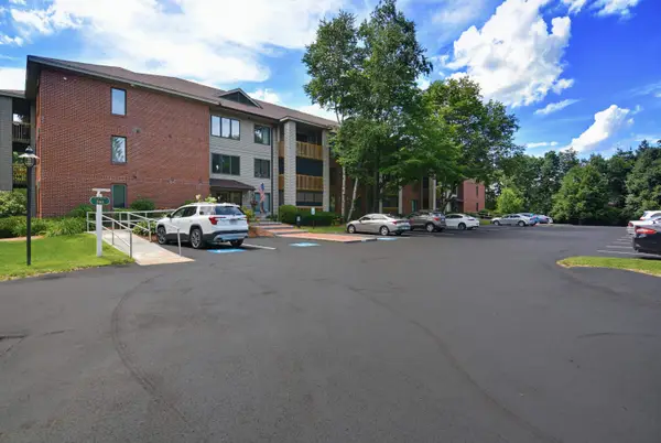 500 Candlewood Park #35, Nashua, NH 03062