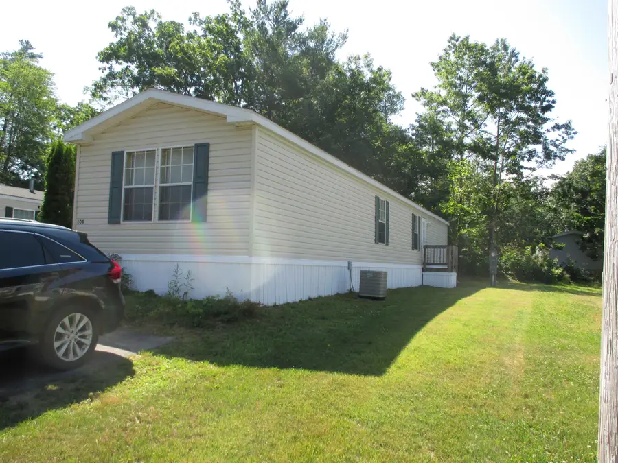 109 Colonial Avenue, Somersworth, NH 03878 - #3