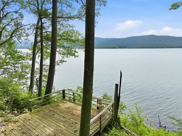 364 Delong Lane, Shoreham, VT 05734