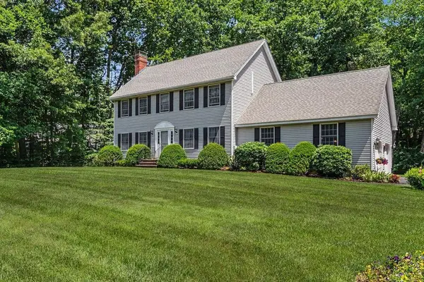 33 Colleen Drive, Salem, NH 03079