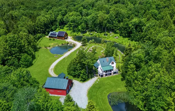 1949 South Road, Peru, VT 05152
