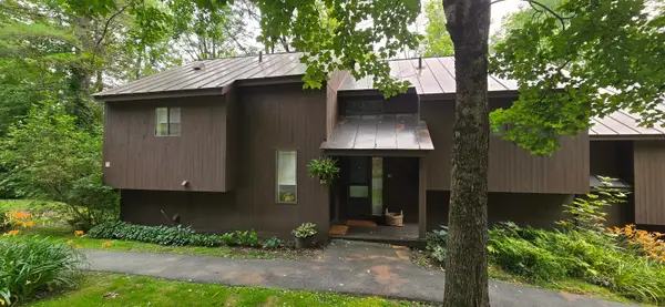 445 Old Quechee Road #E, Hartford, VT 05059
