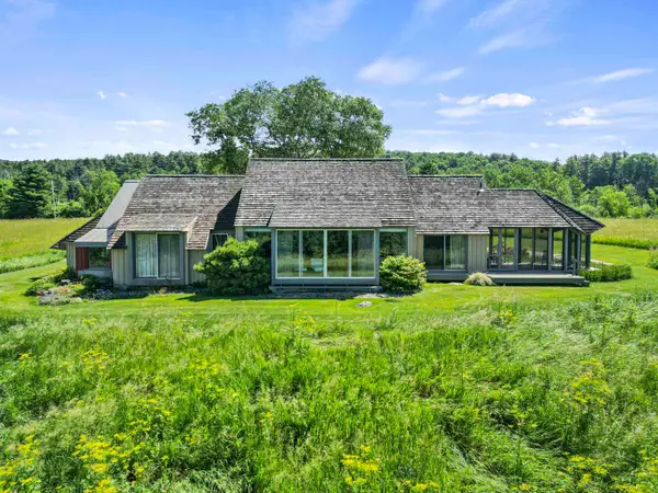 1996 North Pownal Road, Pownal, VT 05260