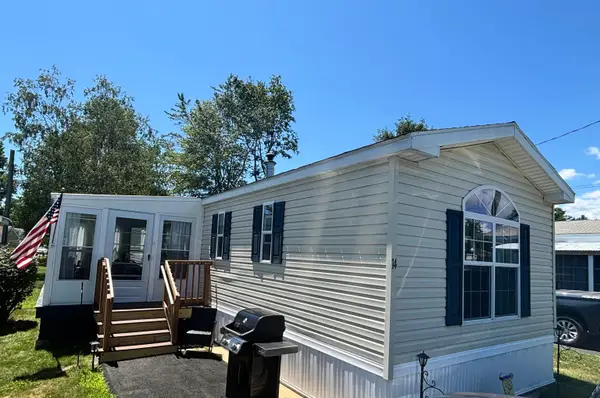 14 Chestnut Road, North Hampton, NH 03862