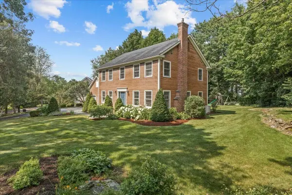 10 Brownell Way, South Burlington, VT 05403