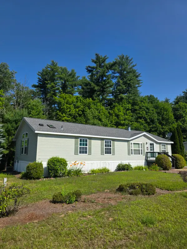 9 Ash Street, Epsom, NH 03234