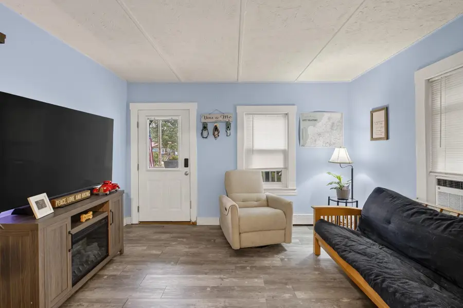 91 Dunbar Street, Manchester, NH 03103 - #3