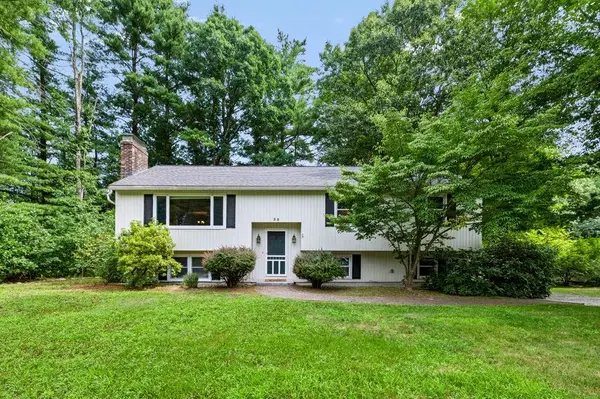 32 Raeder Drive, Stratham, NH 03885