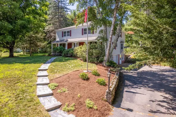 8 Mirror Lake Drive, Tuftonboro, NH 03853