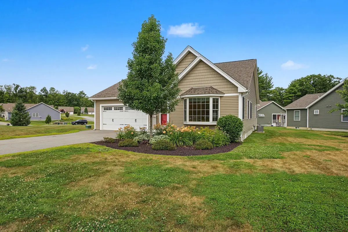 4 James Circle, Brentwood, NH 03833 - #1