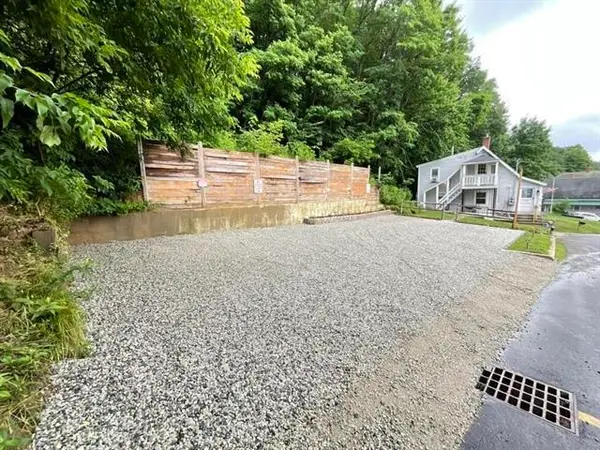 9 Granite Street, Hooksett, NH 03106