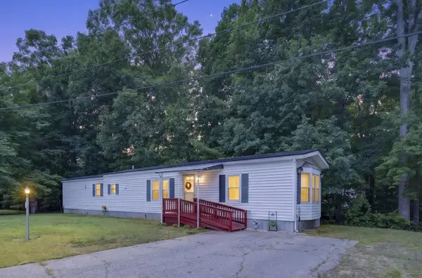 19 Village Drive, Raymond, NH 03077