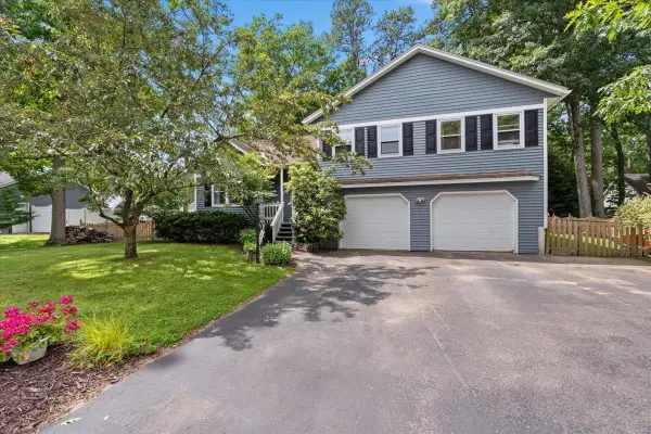 13 Hillside Circle, Essex, VT 05452