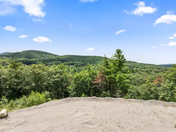 40 Foxglove Road, Gilford, NH 03249