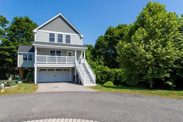 10 Charron Circle, Exeter, NH 03833