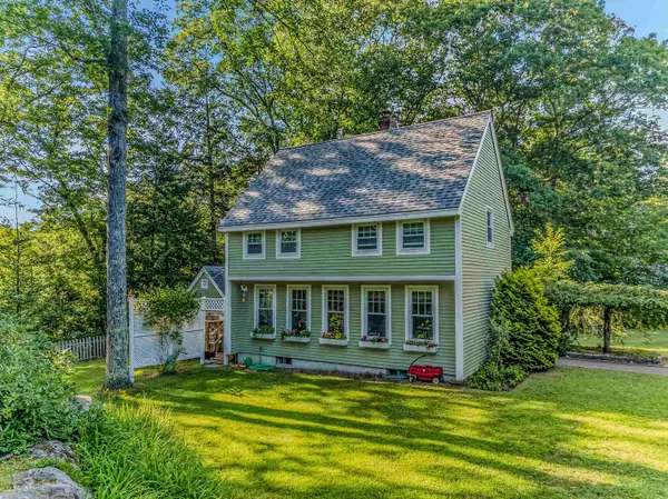 14 Bluff Road, Campton, NH 03223