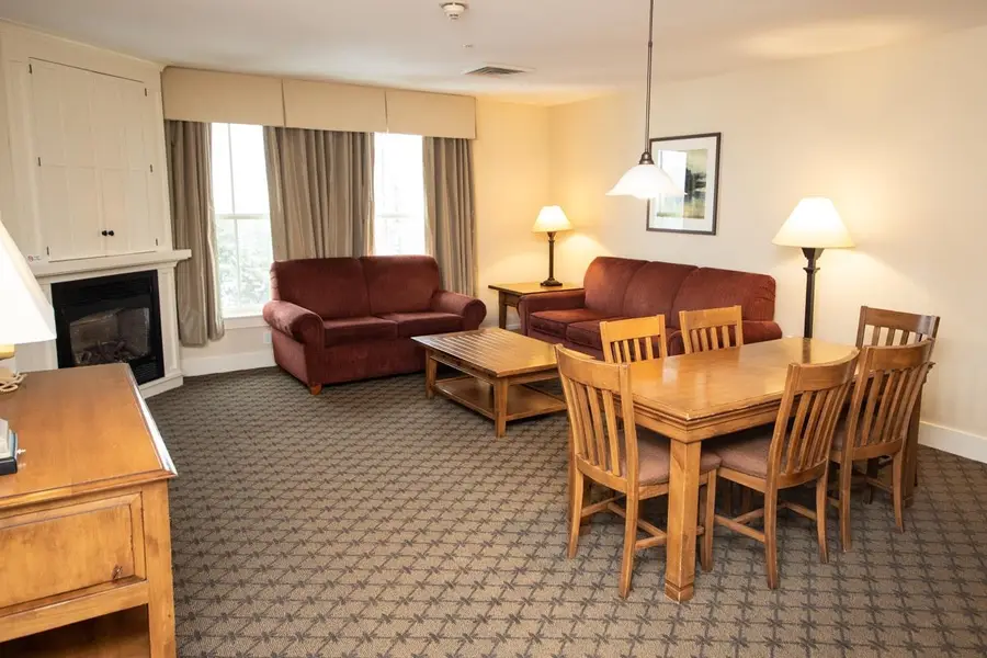 710/712 Qtr. I V  Adams House, Ludlow, VT 05149 - #2