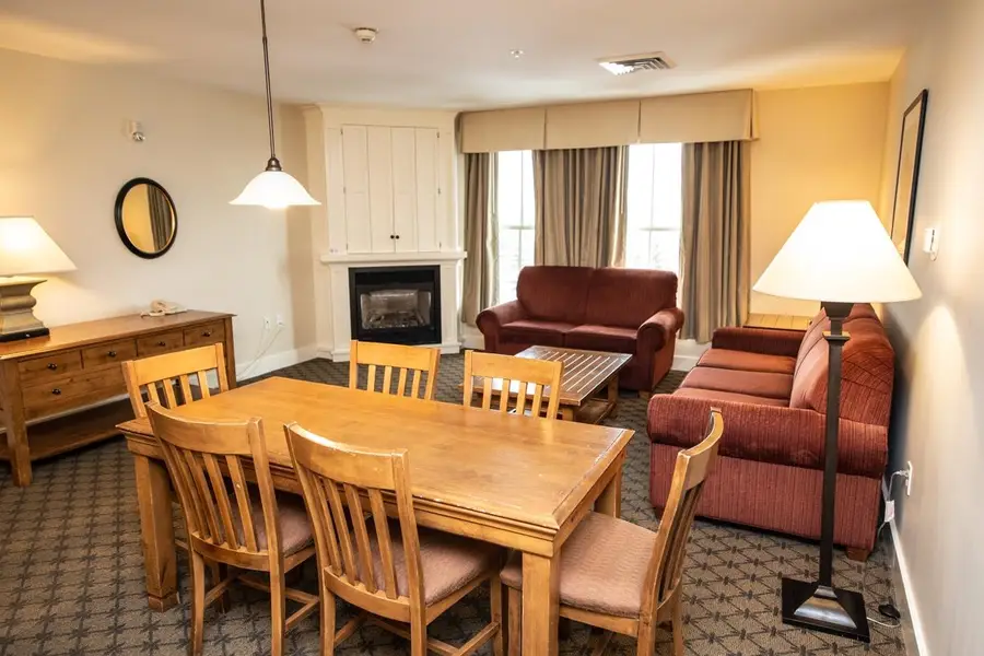 710/712 Qtr. I V  Adams House, Ludlow, VT 05149 - #3