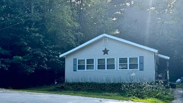83 West Shore Drive, Raymond, NH 03077
