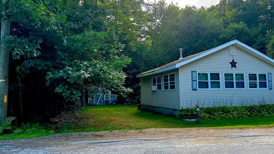 83 West Shore Drive, Raymond, NH 03077 - #2