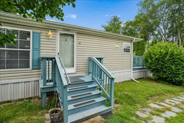 14 Gertrude Avenue, Raymond, NH 03077