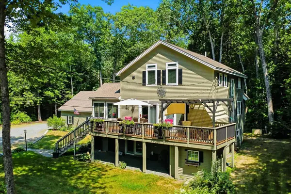 21 Shangri La Drive, Moultonborough, NH 03254