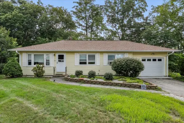 33 Stanford Road, Nashua, NH 03064
