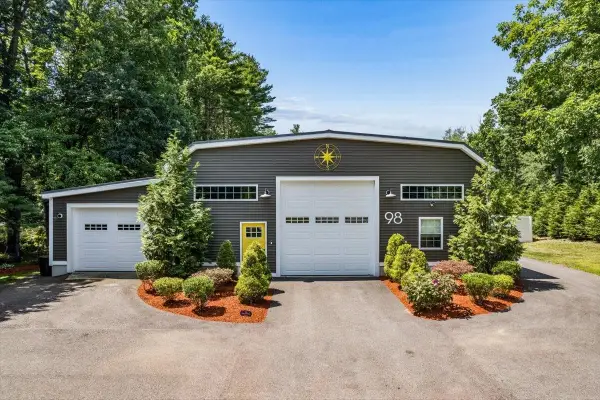 98 Page Road, Litchfield, NH 03052