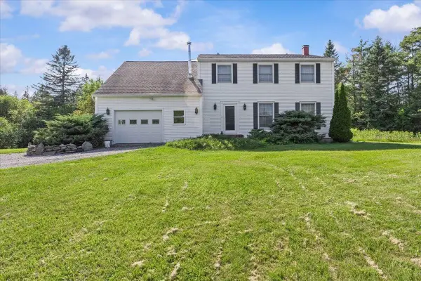 214 Old Stage Road, Essex, VT 05452