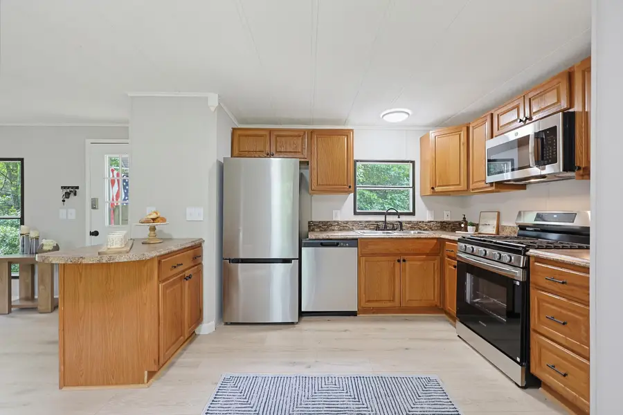 4 Matthew Road, Hooksett, NH 03106 - #3
