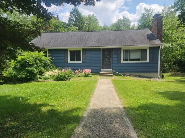 35 Country Acres Road, Sandown, NH 03873