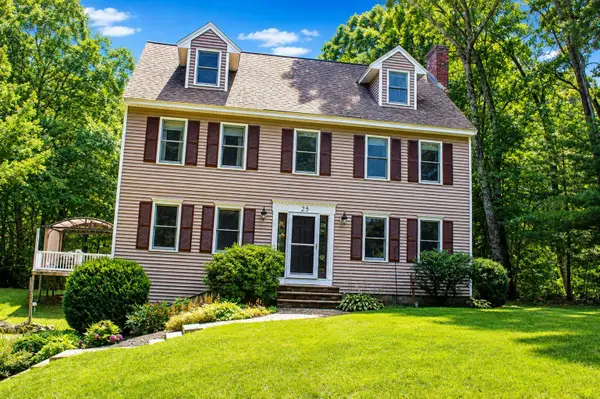 25 Peaslee Court, Hampstead, NH 03038