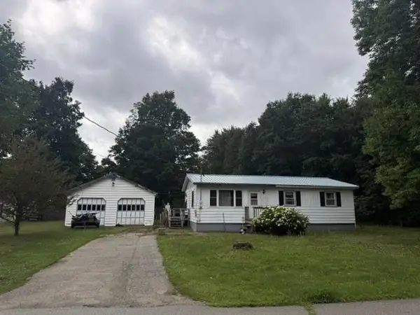 29 Pike Place, Newport City, VT 05855