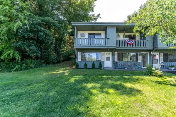 28 Chandler Avenue #Unit 1, Plaistow, NH 03865