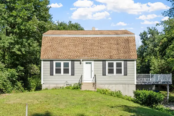 4 Maureen Circle, Londonderry, NH 03053