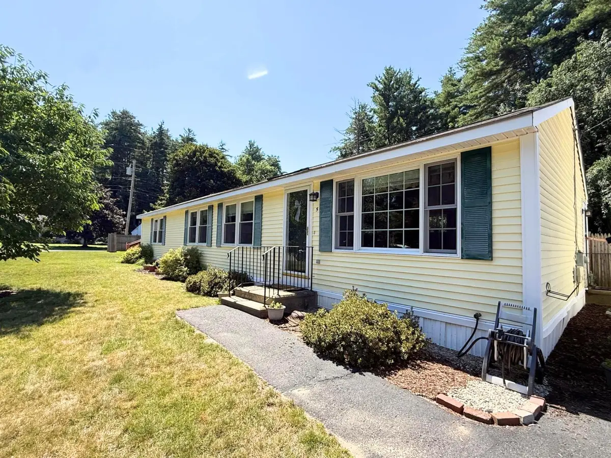 5 Santa Fe Road, Nashua, NH 03062 - #1
