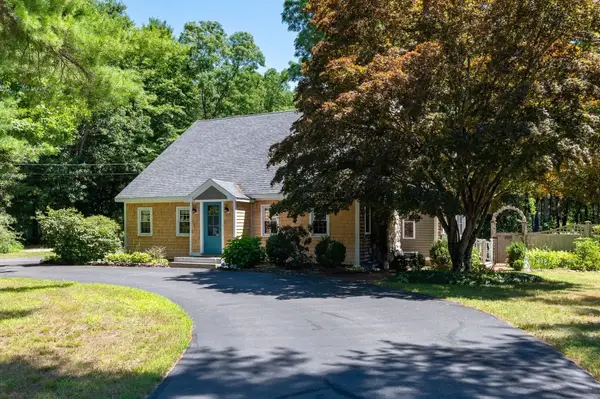 26 Mast Road, Lee, NH 03861