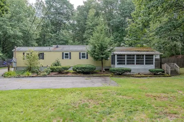169 Calef Highway, Lee, NH 03861