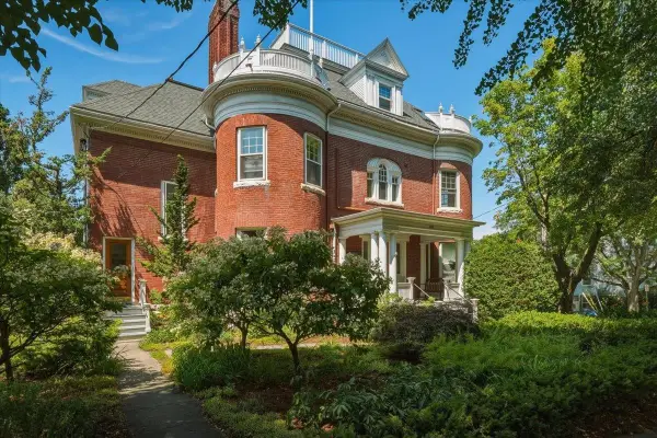 283 South Union Street, Burlington, VT 05401