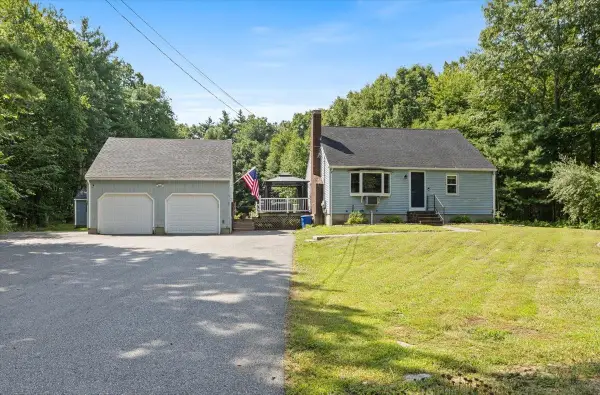 14 Higgins Avenue, Sandown, NH 03873